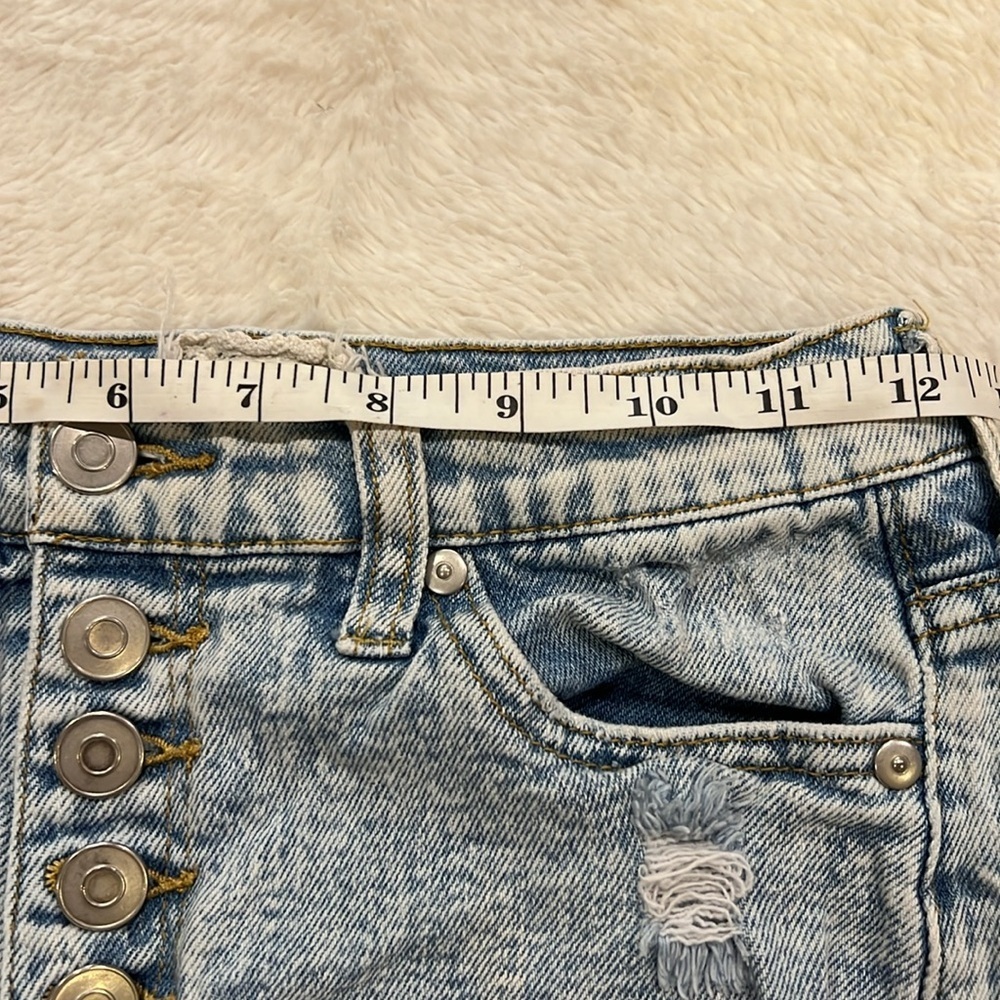 Altar’d State Distressed Denim Shorts Light Wash Size 25/1 - Picture 5 of 10